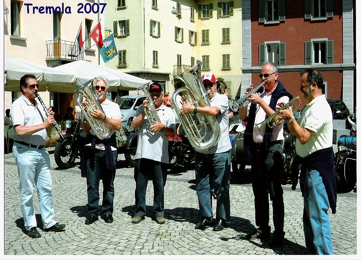 Raduno moto d'epoca - Airolo 2007.jpg